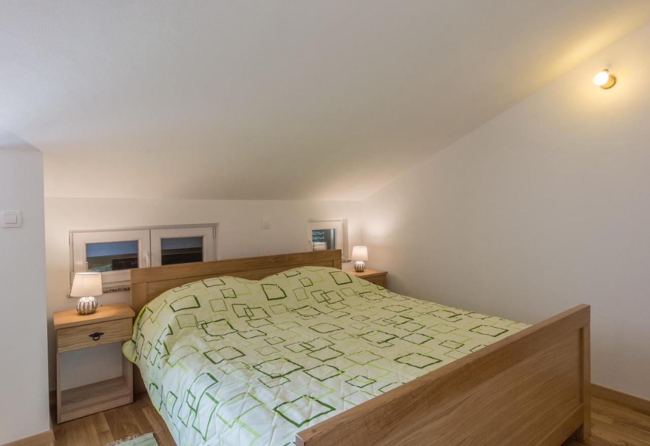 Apartments By The Sea Simuni, Pag - 18386 Kolan Exterior foto