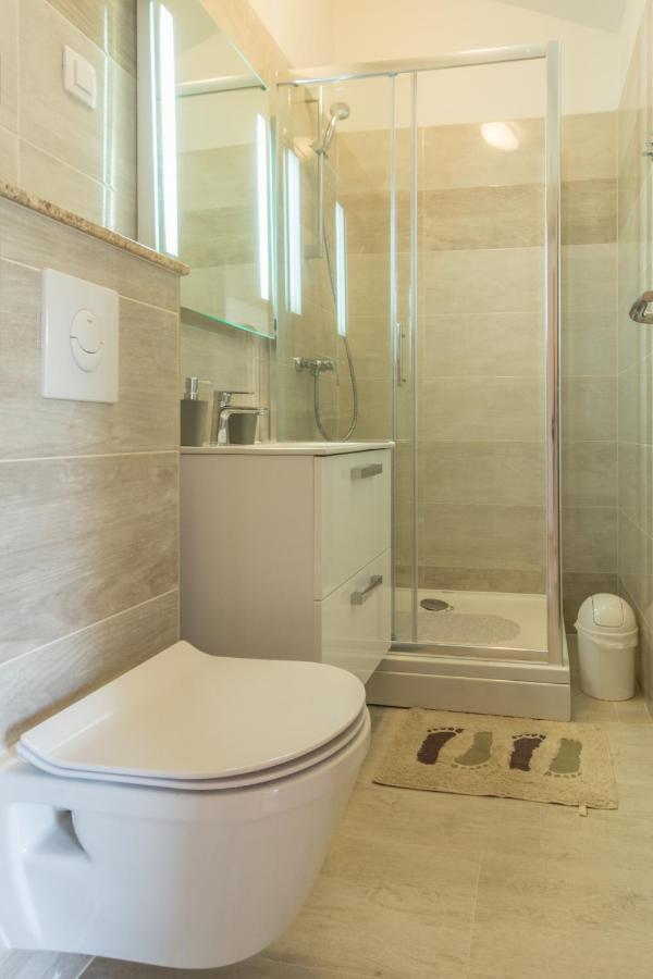 Apartments By The Sea Simuni, Pag - 18386 Kolan Exterior foto