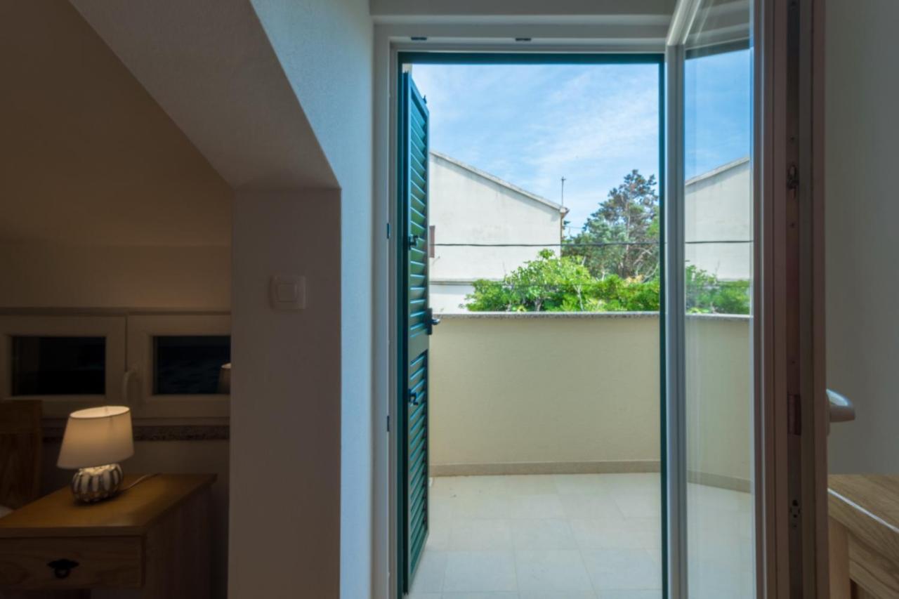 Apartments By The Sea Simuni, Pag - 18386 Kolan Exterior foto