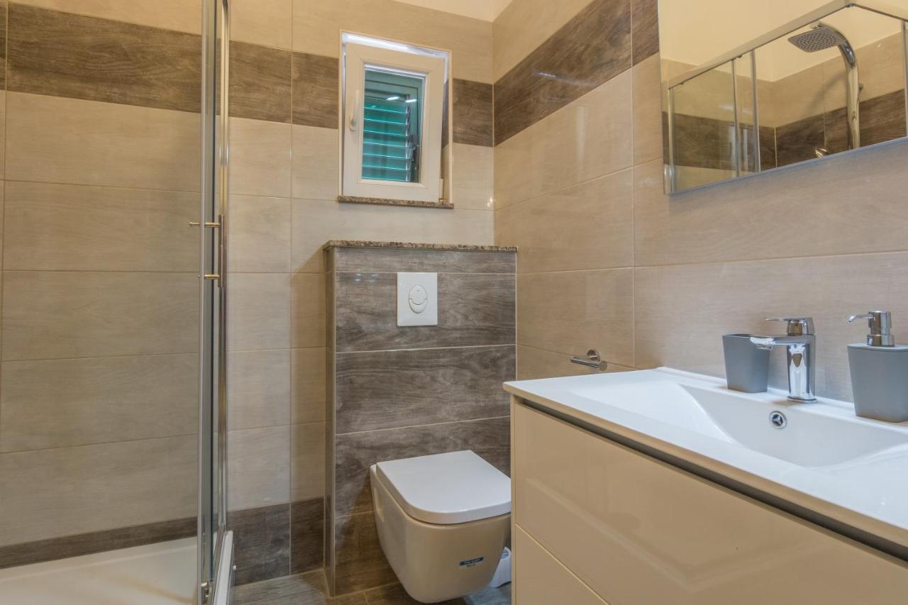 Apartments By The Sea Simuni, Pag - 18386 Kolan Exterior foto