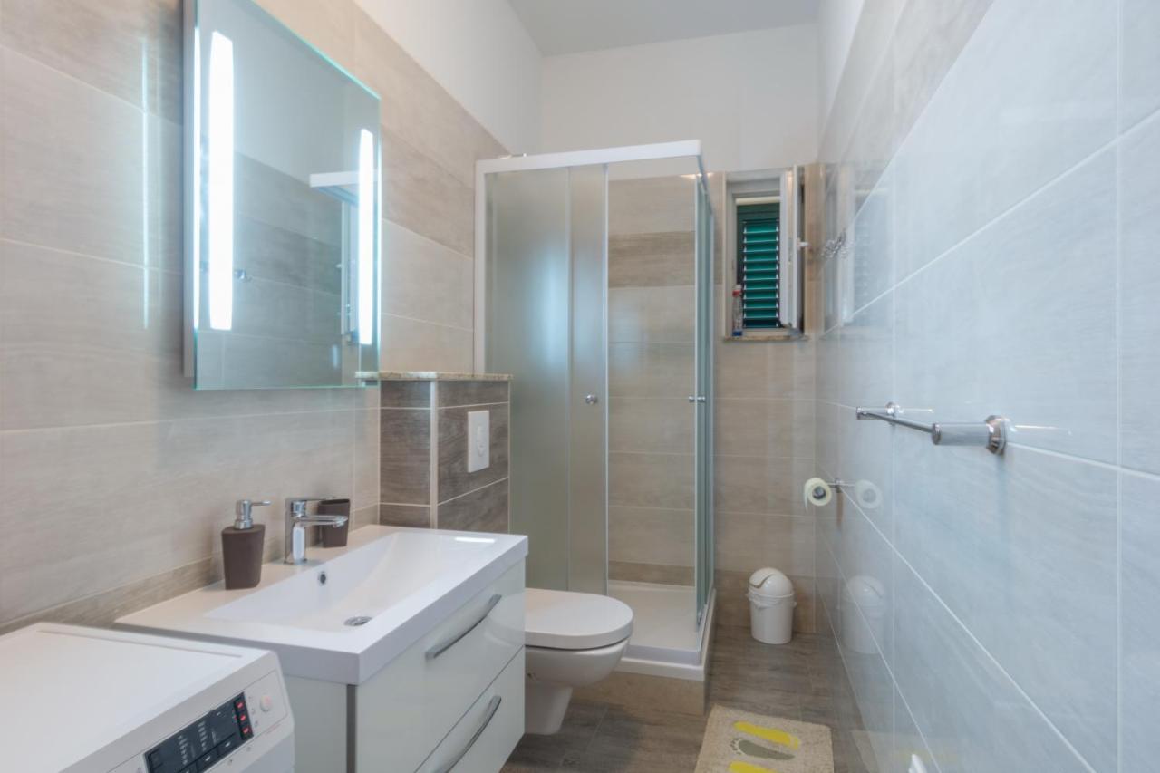 Apartments By The Sea Simuni, Pag - 18386 Kolan Exterior foto