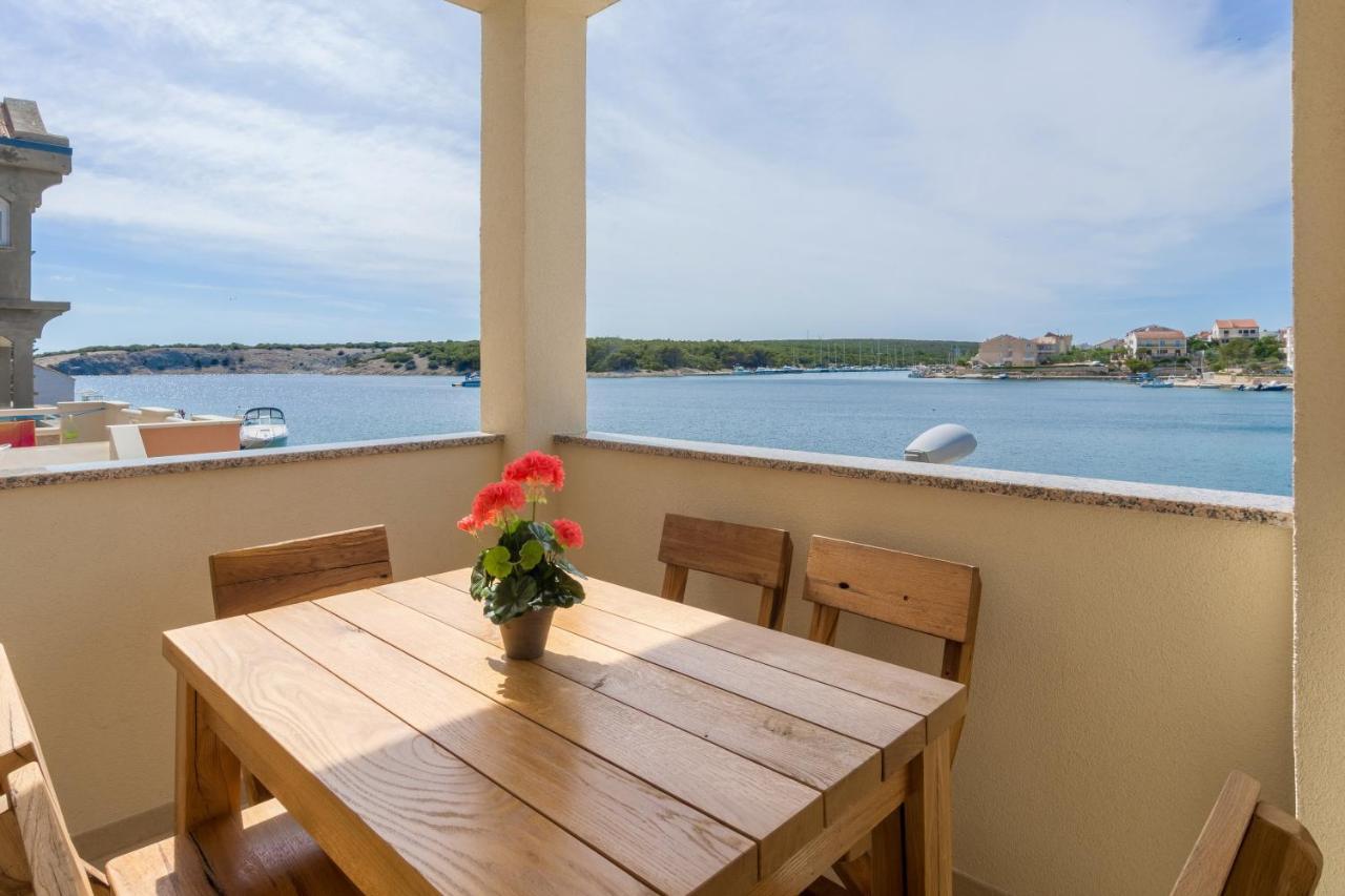 Apartments By The Sea Simuni, Pag - 18386 Kolan Exterior foto